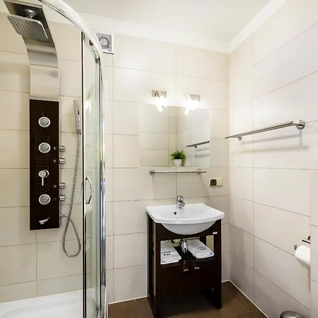Forster House - Blisko Centrum Homestay
