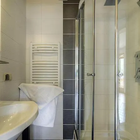 Forster House - Blisko Centrum Homestay